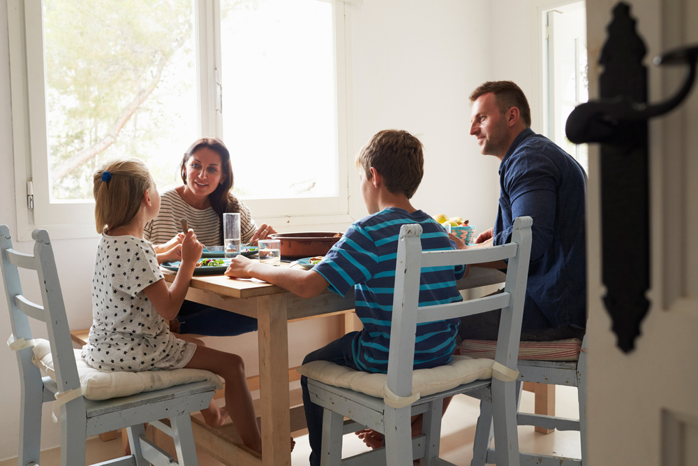 Família comendo